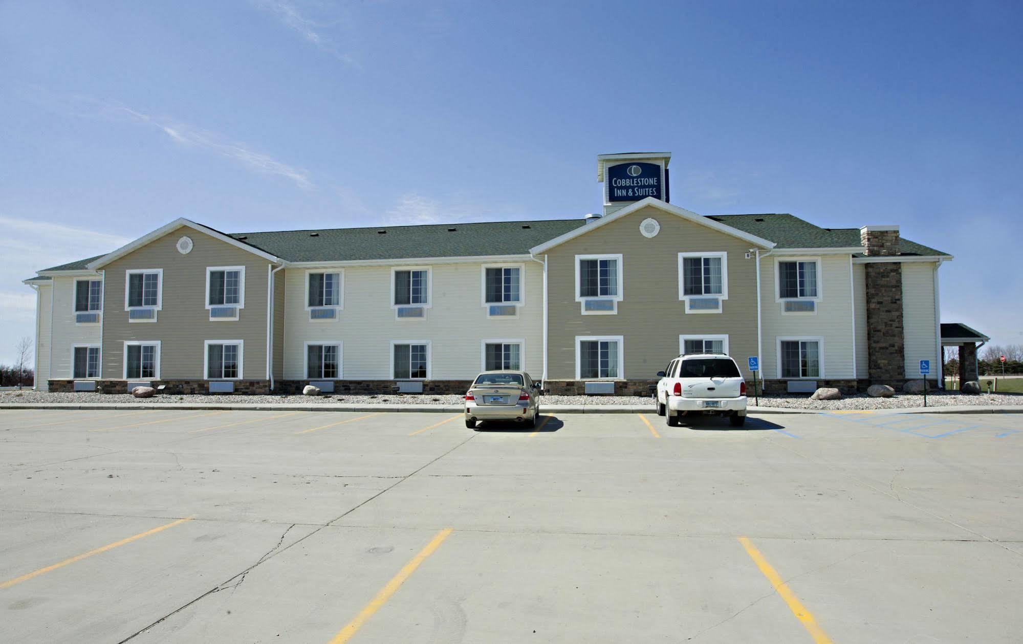 Cobblestone Inn & Suites - Langdon Exteriér fotografie