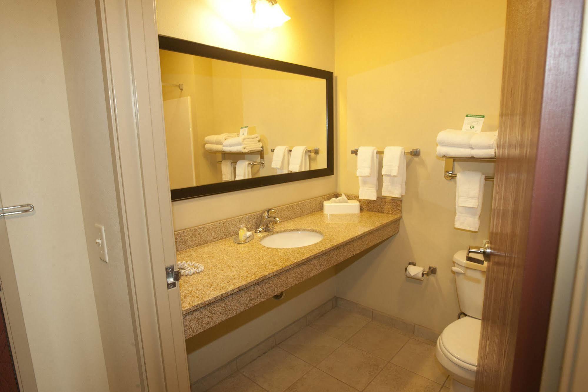 Cobblestone Inn & Suites - Langdon Exteriér fotografie