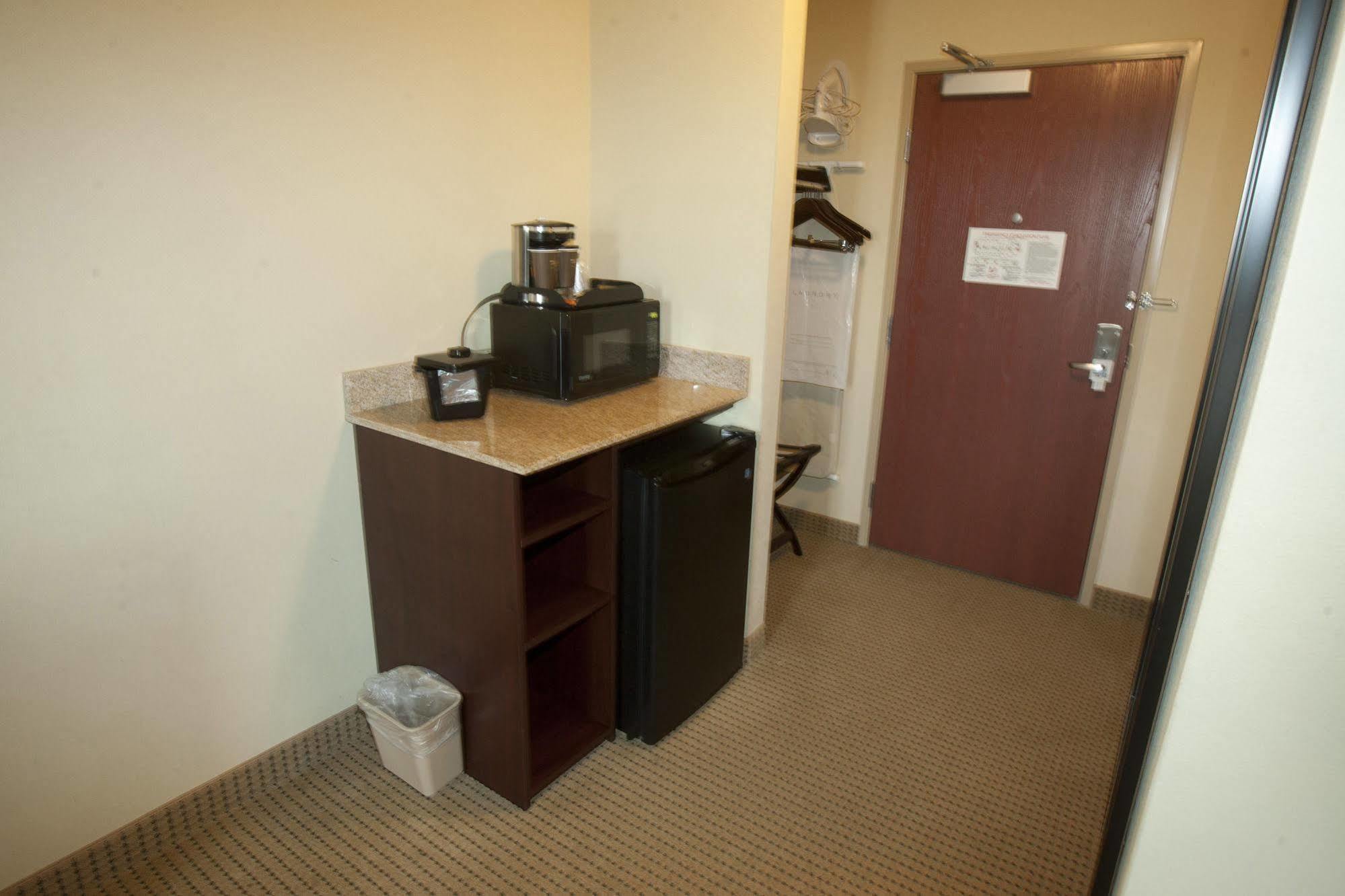 Cobblestone Inn & Suites - Langdon Exteriér fotografie