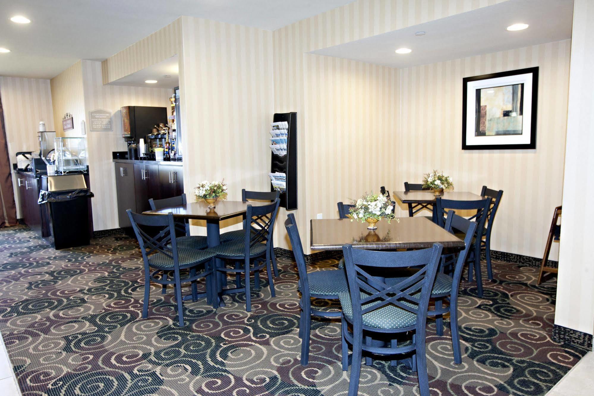Cobblestone Inn & Suites - Langdon Exteriér fotografie